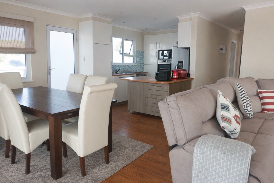 5 Bedroom Property for Sale in Boggomsbaai Western Cape